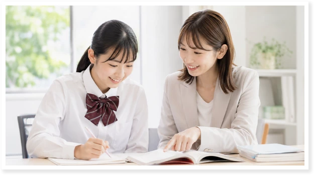講師からマンツーマン指導を受ける生徒